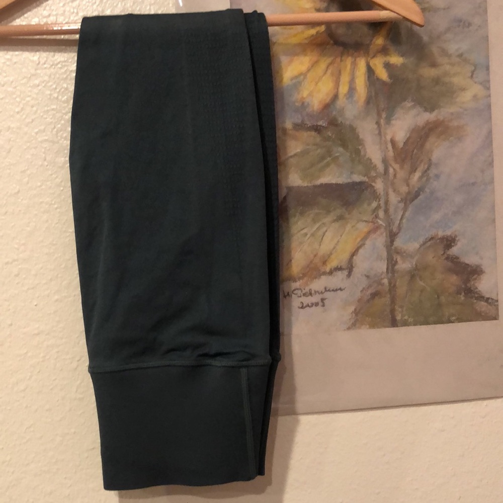 EUC SculptKnit High-Waisted Capri - Picture 7 of 12